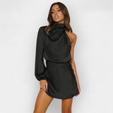 Robe en satin à motif asymétrique