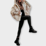 Ava – Doudoune élégante à doublure teddy