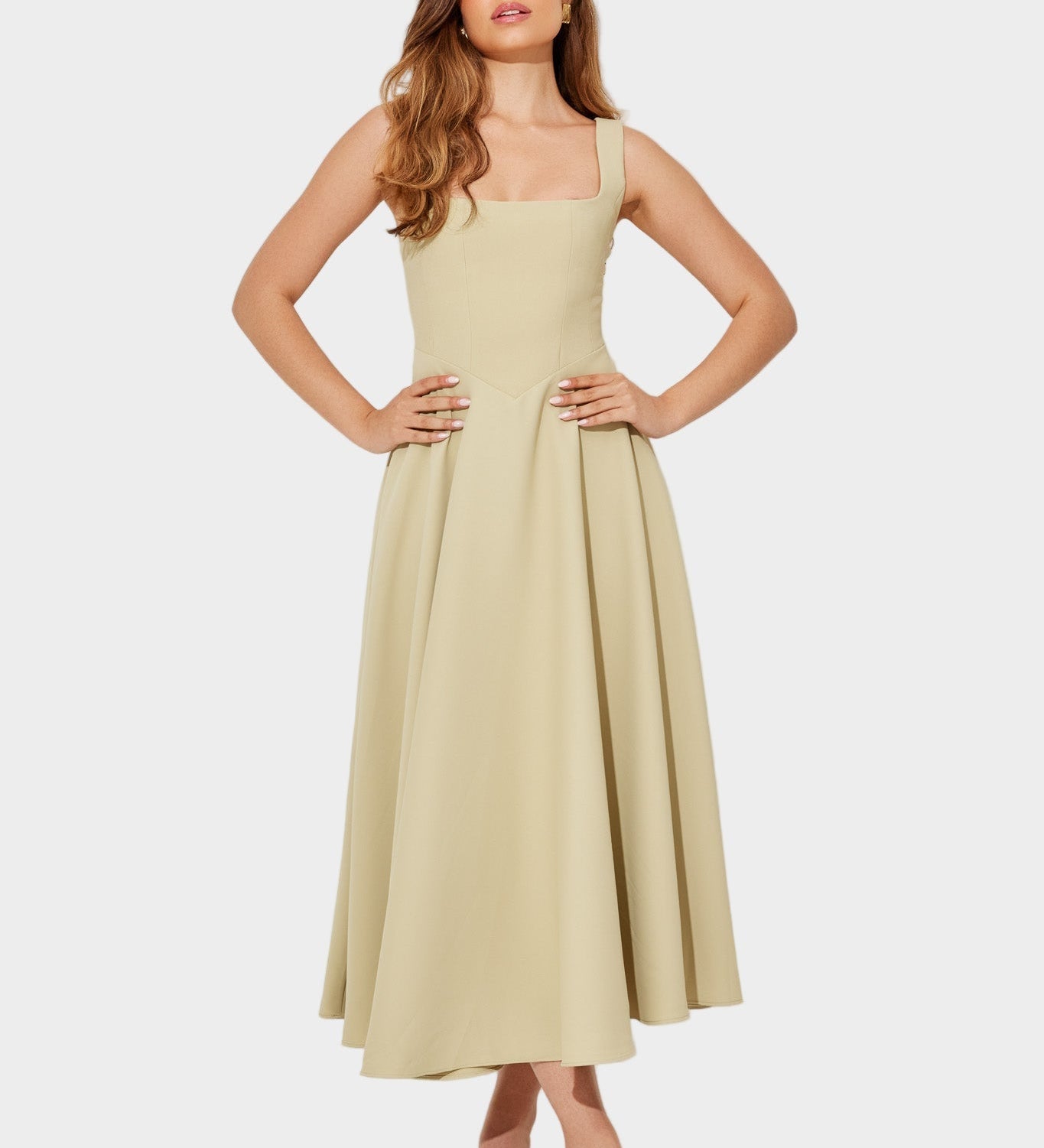 Elenya – Robe midi aérienne aux lignes épurées