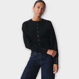 Gilet court moderne avec détails de boutons 