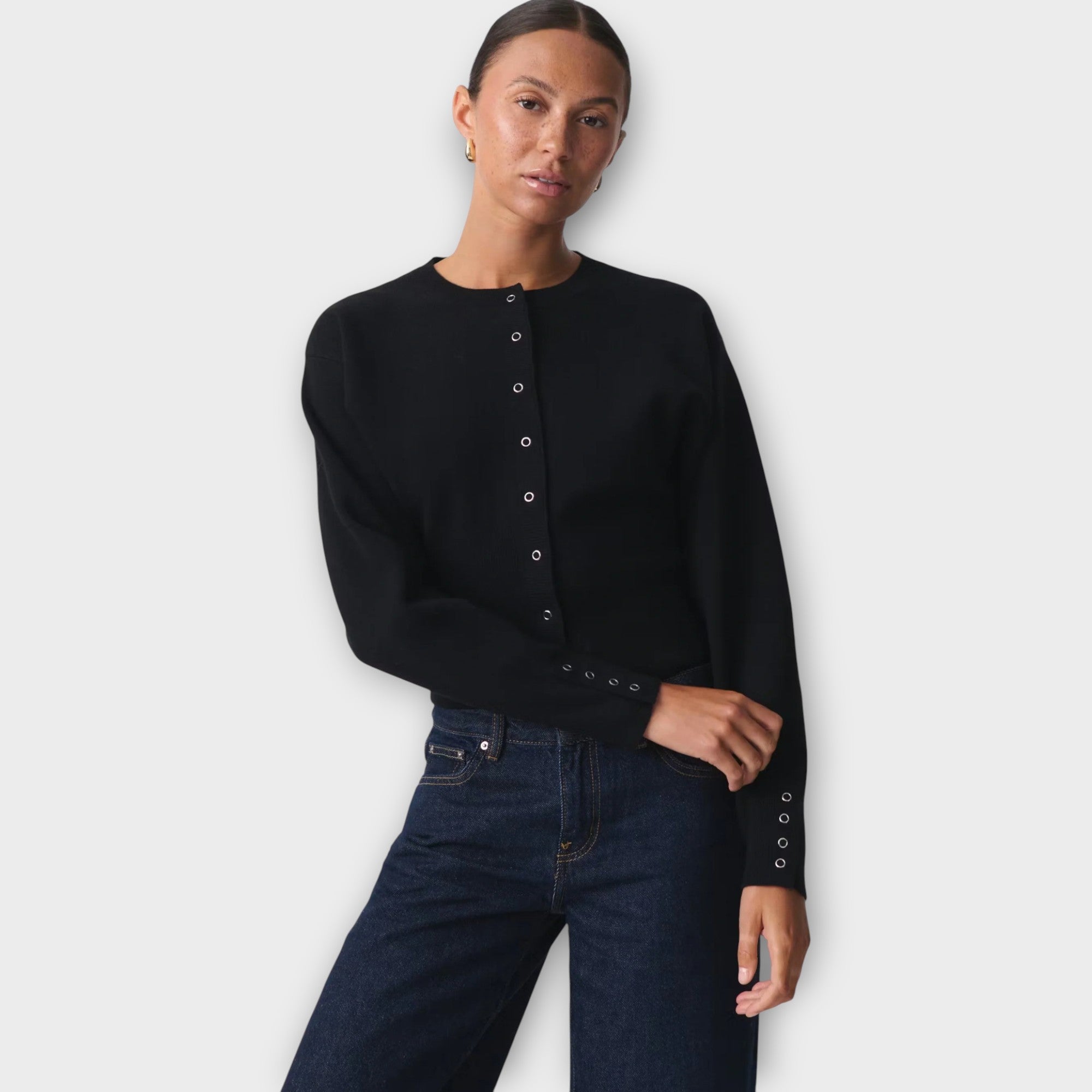 Gilet court moderne avec détails de boutons 