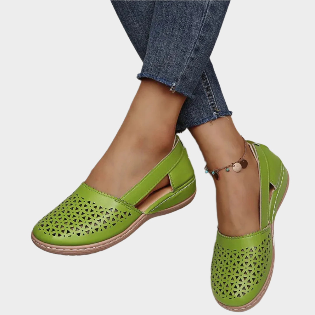 Ballerines anatomiques en cuir avec découpes et bride