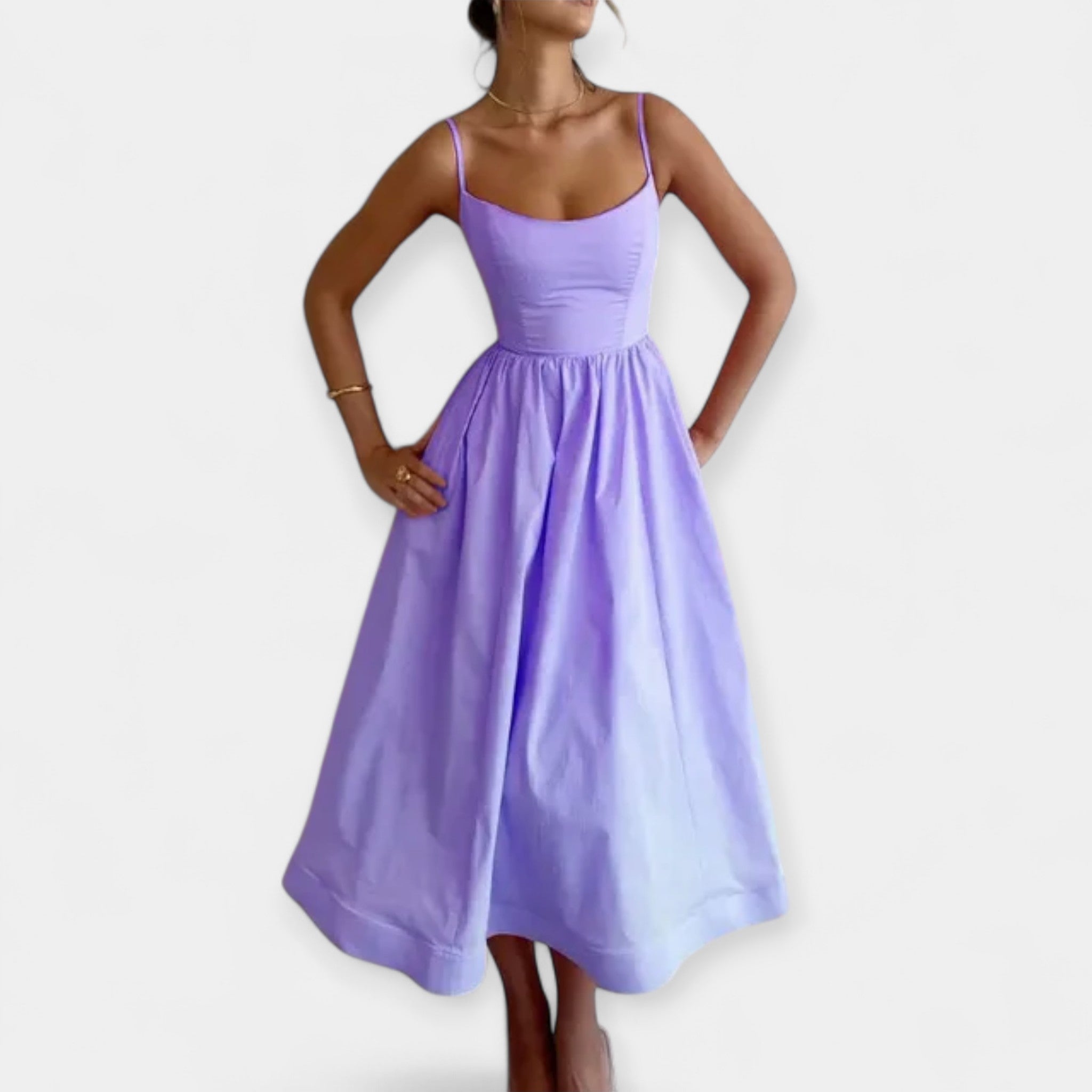 Robe courte à encolure ronde et bretelles