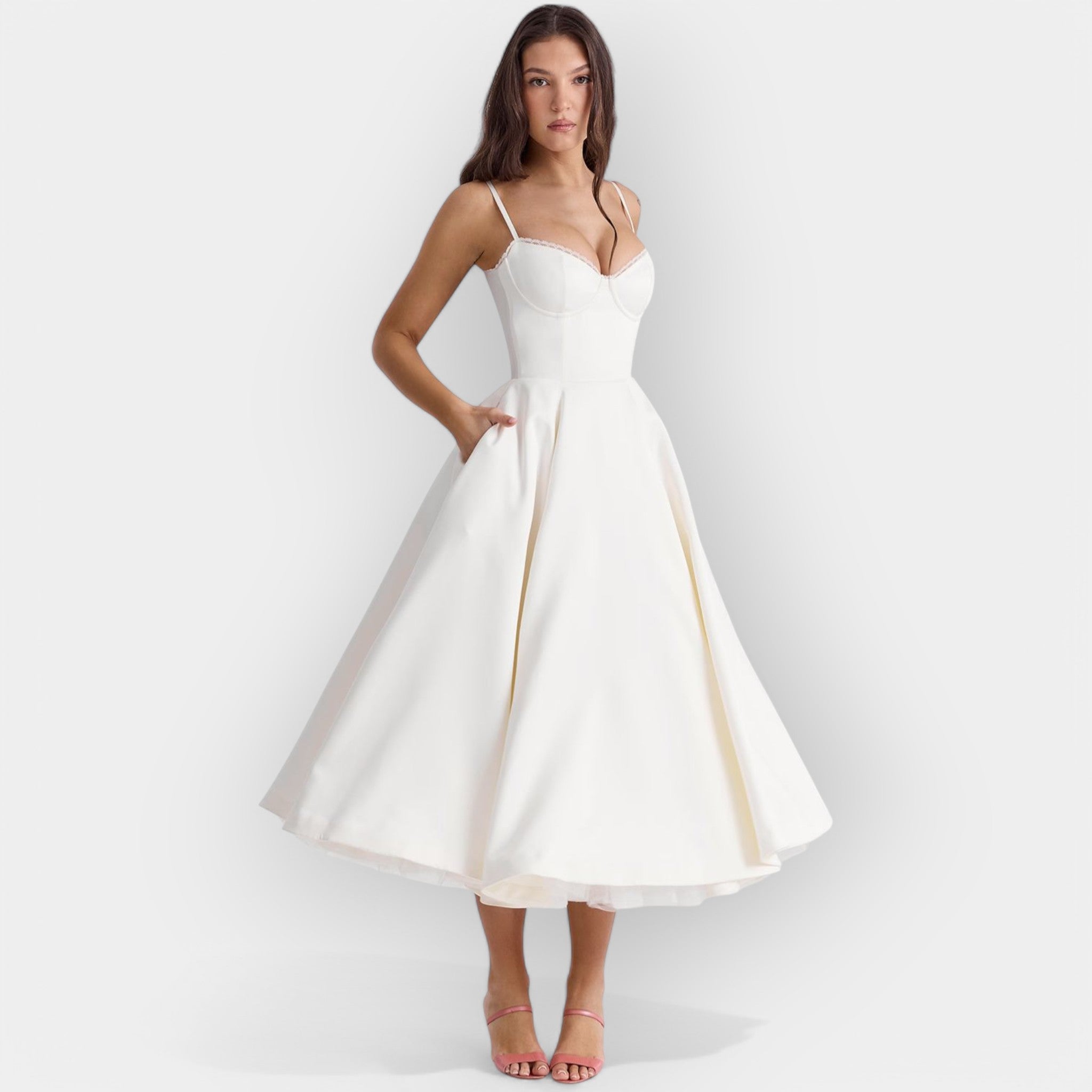Livia – Robe midi blanche simple et élégante