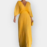 Robe plissée élégante à la coupe stylée